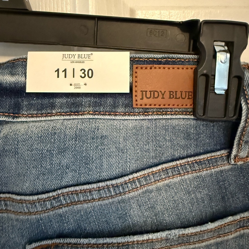 Judy Blue skinny Fit Capri Jeans Medium Blue * NEW WITH TAGS* - Picture 9 of 13